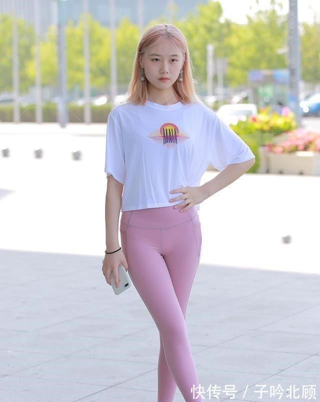 时尚 青春时尚的打底裤装扮,带来活力四射的感觉,保暖时尚!