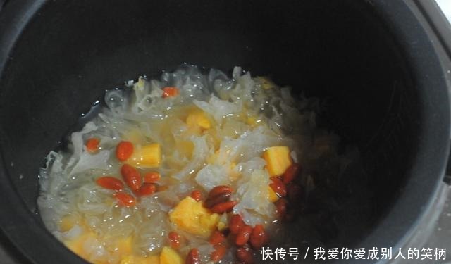 红薯和“它”一起煮,女性常喝淡化斑点,脸色红润,不化妆也漂亮