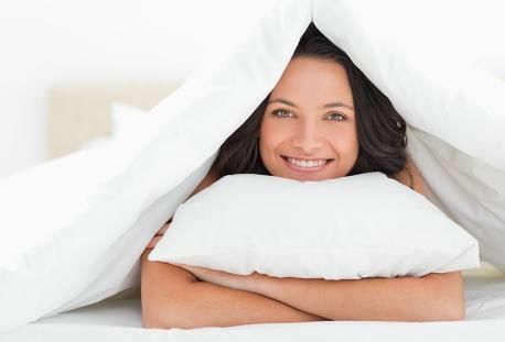 颈椎病|睡觉不用枕头真的对身体好吗？颈椎病患者枕头选择的“3点”建议