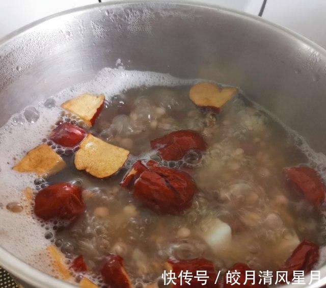 养胃|薏米山药红豆枣粥，夏季养胃去湿粥，营养价值非常高！