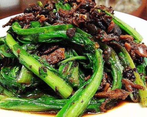 美食推荐：葱香猪耳朵，蒜香耗油甜菜心，豆豉鲮鱼油麦菜，肉炒青笋的