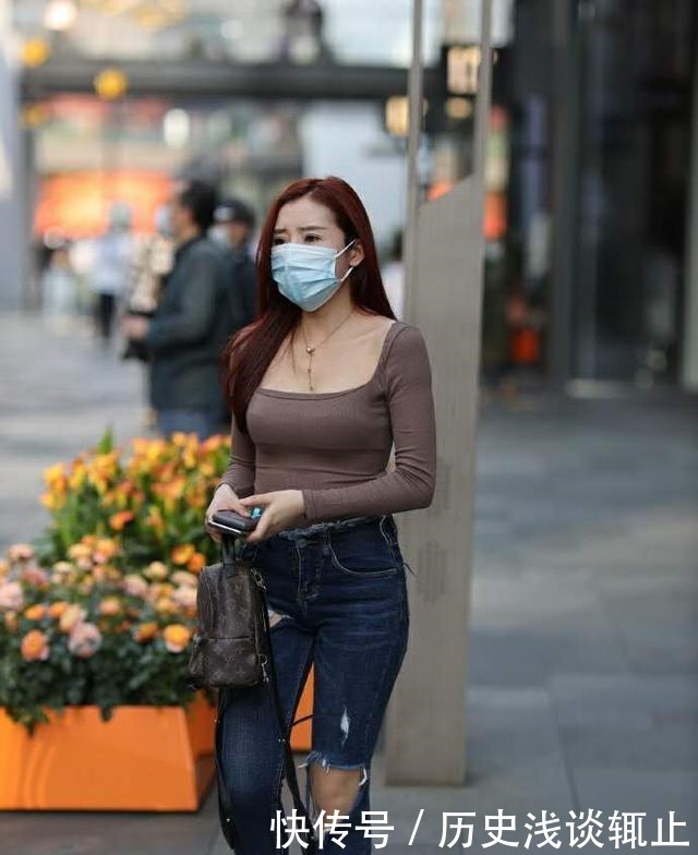 婀娜|秋季,破洞牛仔裤,依旧实力担当,穿出了美的身姿,婀娜又美丽