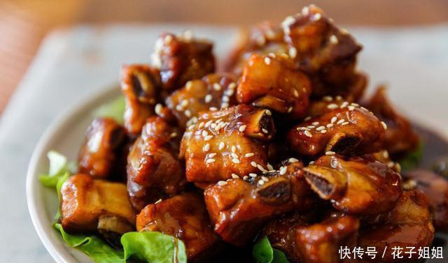  老少皆宜|经典肉菜糖醋排骨，浓油赤色甜咸适中，吃起来油而不腻老少皆宜
