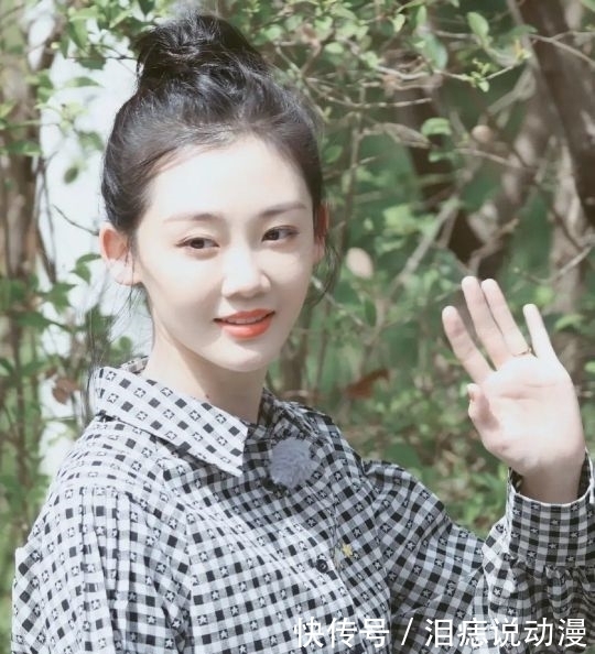 幼苗 郑恺苗苗合体录跑男现场图曝光,女方肤白貌美,郑恺全程追妻被虐