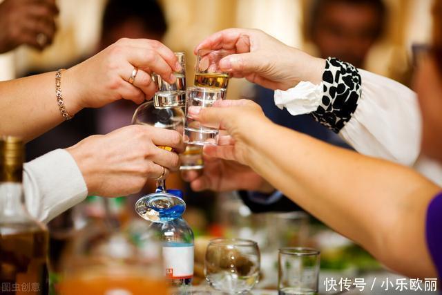 食物|男人50岁后,抵抗力下降,最怕4种食物,“管住嘴”要少吃