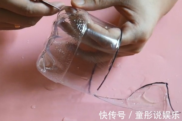 全家|塑料瓶剪几刀套在水龙头上,全家人都要抢着用,真的太棒了!