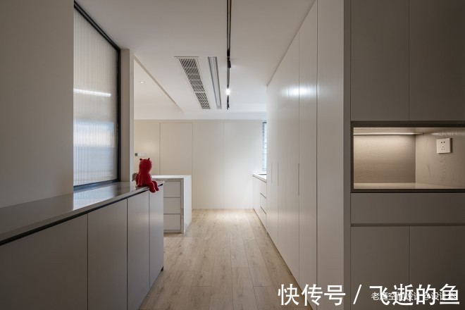 长虹玻璃|少即是多，130㎡现代四居岂止于大？