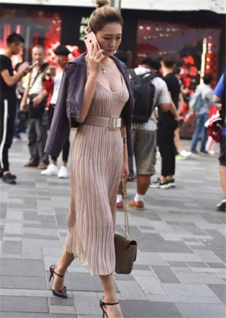 街拍时尚性感的小姐姐,仙女般的气质,凸显女神的魅力