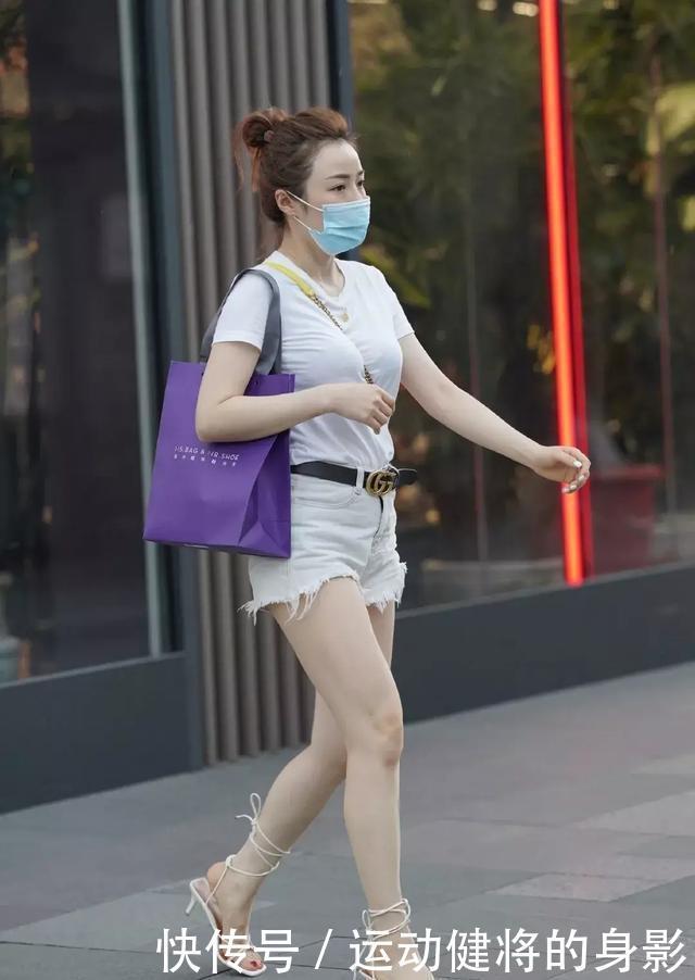 美女|“短裤T恤”大势已去事实并非如此,这样搭配反而更吃香!