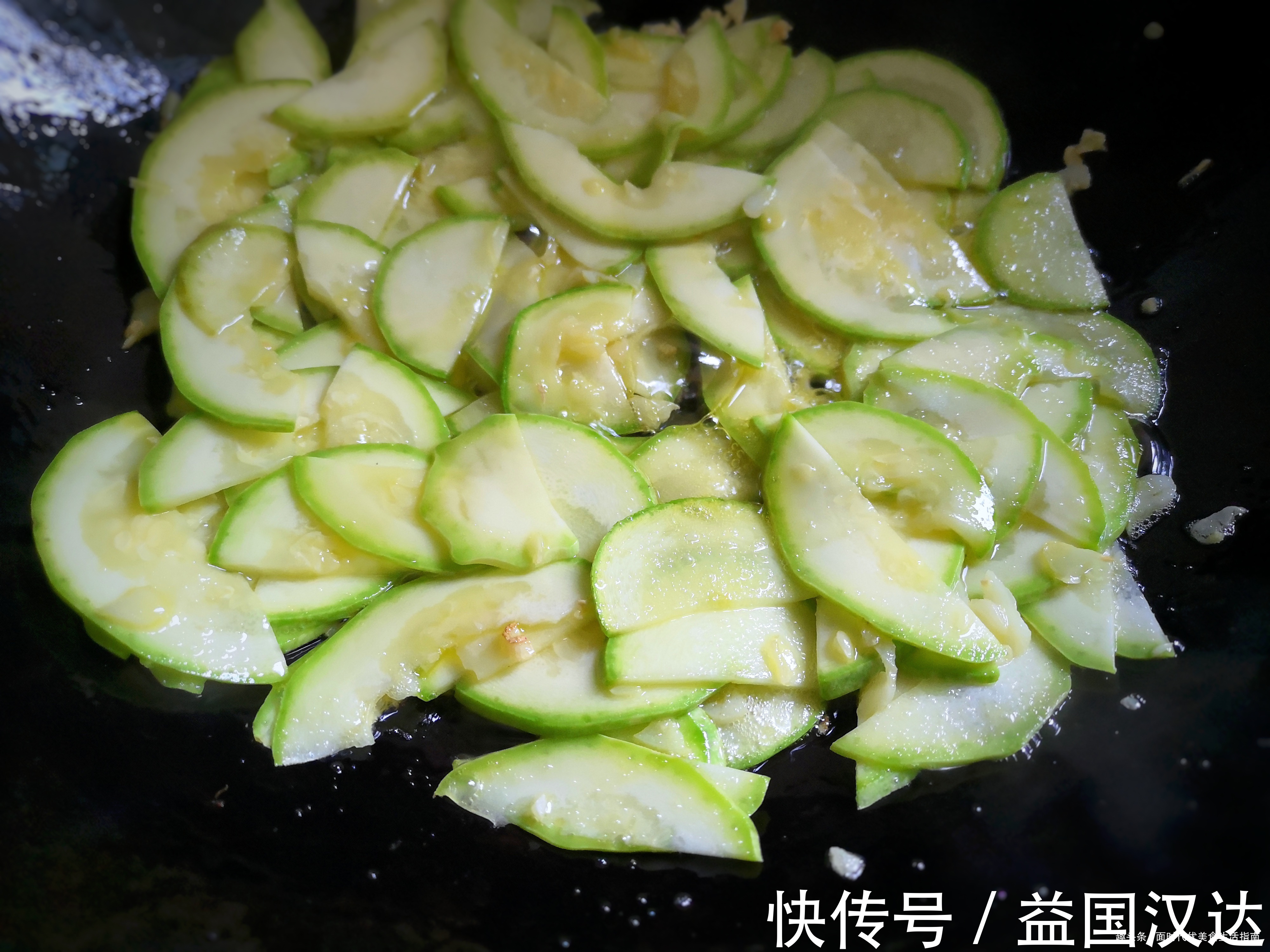 补血|它是“食物中的阿司匹林”,铁是菠菜的20倍,常吃滋肾养胃还补血