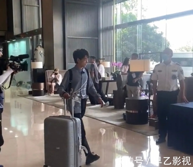 温湘|《中餐厅5》嘉宾路透曝光,龚俊带锅录制节目,温湘要重聚了