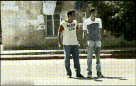 |搞笑GIF图片段子:碰瓷 我们是认真的