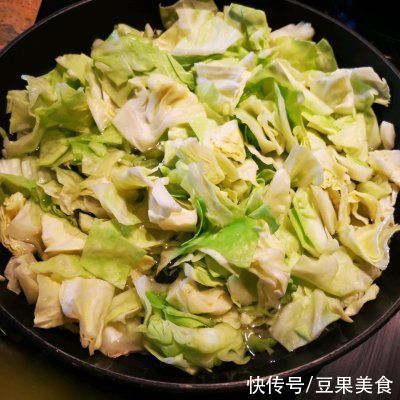 小勺|#夏日开胃餐#不用炸辣椒油也能做出超级开胃的呛拌卷心菜