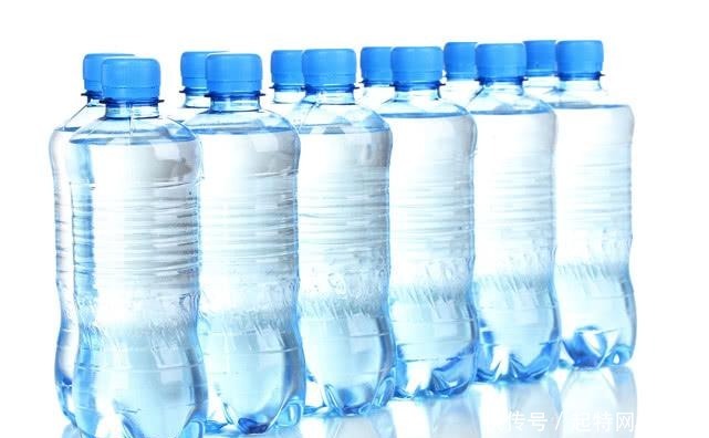 瓶装水 为什么水在地球上几十亿年都不过期,但放到瓶子里很快就过期?