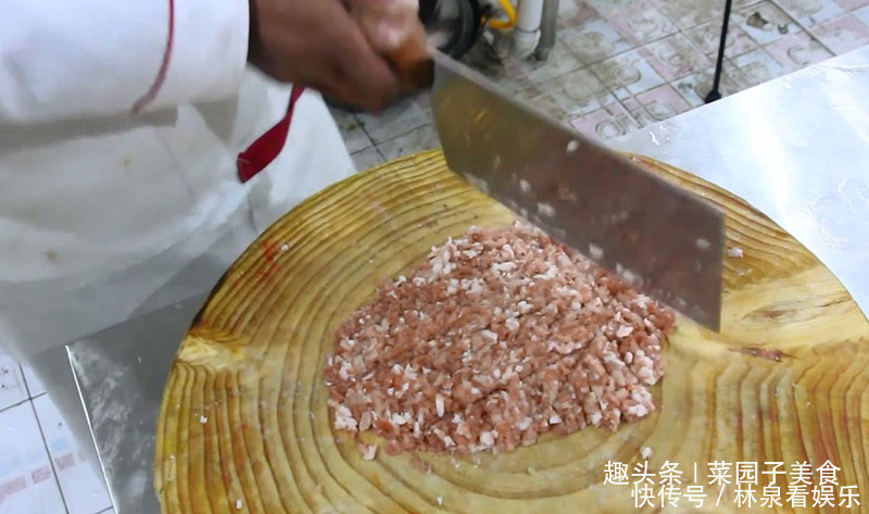  做法|茄子最简单好吃的做法，不用过油，水水嫩嫩鲜香下饭，全家都爱吃
