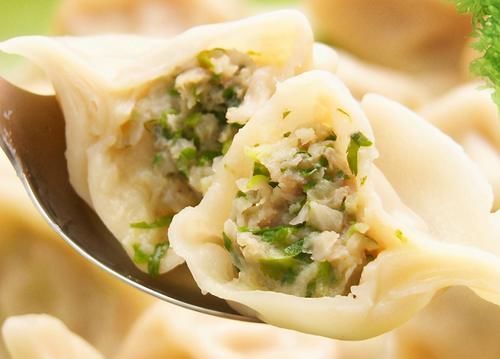 猪肉馅|调白菜馅料，白菜别再用盐杀水了，学会这招，饺子鲜香味足，好吃