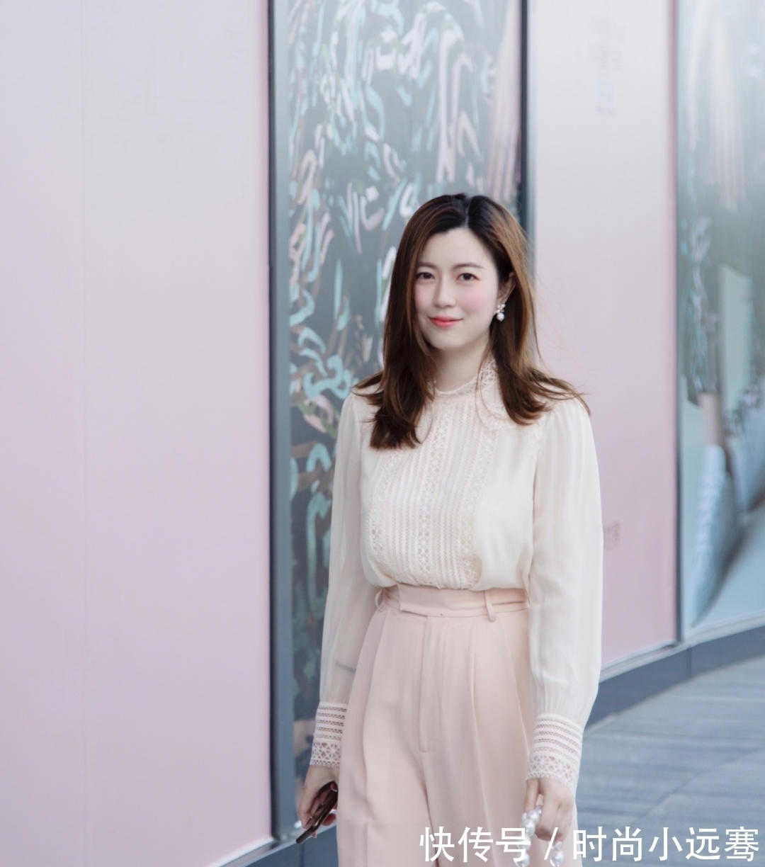 减龄 挑来挑去,还是“粉色”甜美减龄,这样搭配温柔又有少女感