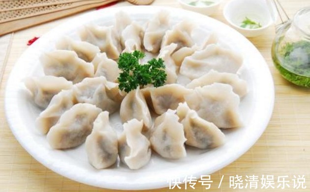 忠告吃韭菜饺子切勿搭配此物,不然是没病找病,早知早受益
