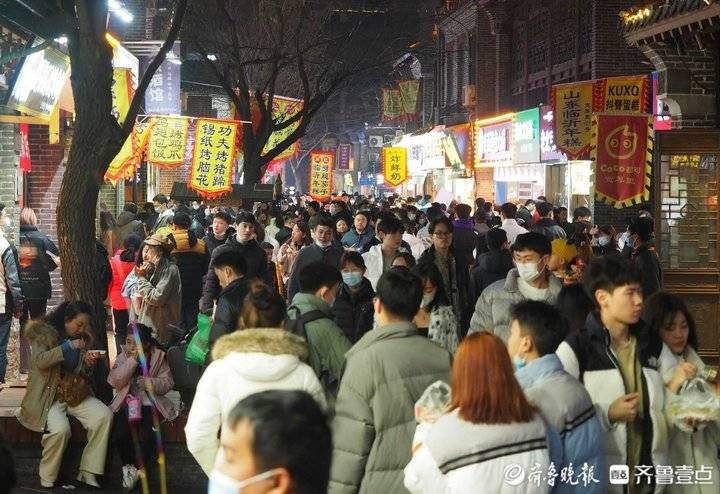 元宵佳节|济南元宵佳节夜色美，市民赏灯观景享美食