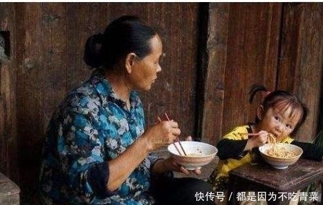 外婆|为啥外婆带娃有辛苦费,奶奶带娃理所当然?宝爸听到回复无言以对