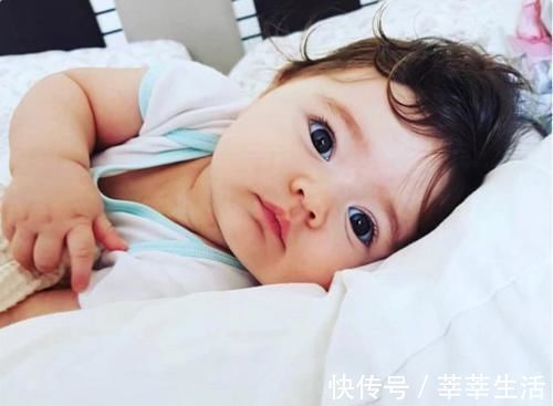 阿姨们|3个月的婴儿,是该“横抱”还是“竖抱”?哪种方式对孩子更有利