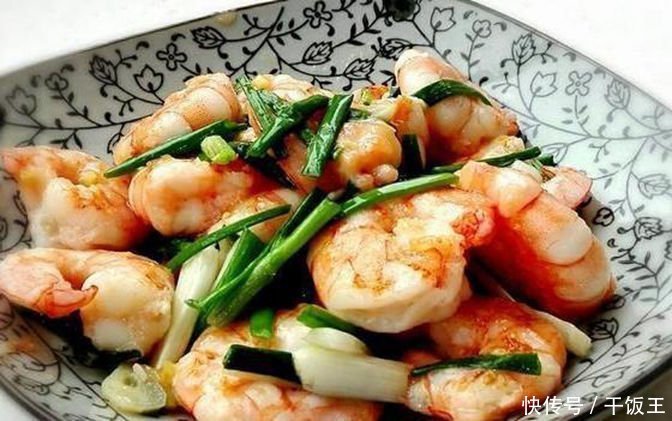 美食:麻仁卤香菇,油豆腐炖红烧肉,葱爆虾仁,红烧肉