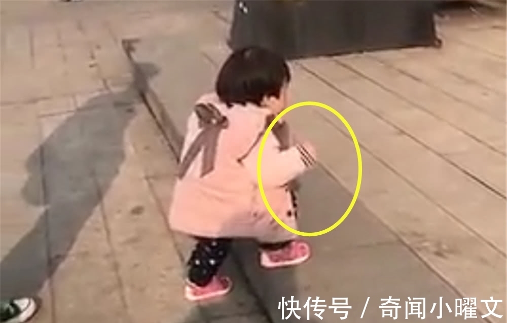 人生第一次|宝宝第一次上台阶,竟然出现一画面,网友:还以为网卡了