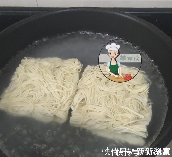 汤面|炒面时别急着下油锅,多做这一步骤,面条不粘锅,更香更有味道
