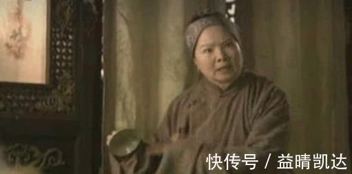 贾府&袭人劝架时,晴雯的一番话,揭露了袭人在贾府的真实处境