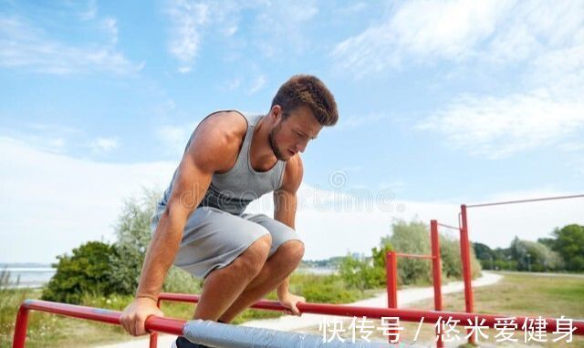 杠铃|胸肌怎么练最有效最快?强化训练这4个动作,拥有饱满厚实的胸肌