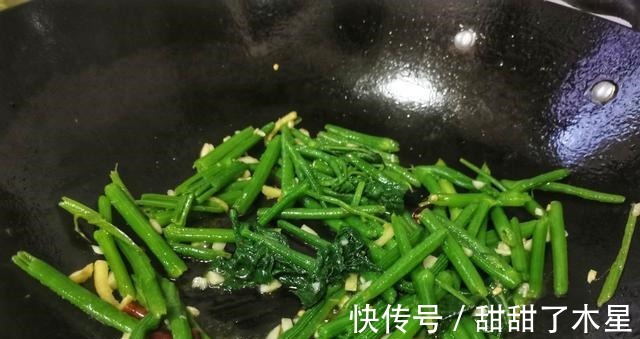 南瓜藤|农村这种南瓜藤遍地是无人问津,现在反倒成了香饽饽,你吃过吗!
