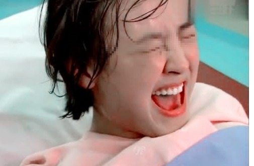 刚生完娃那一瞬间啥感觉?宝妈们的回答让人笑趴,网友:太生动了