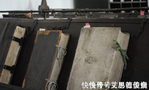 拉丁文|锁链、隐修院与大学:中世纪西欧图书馆一瞥