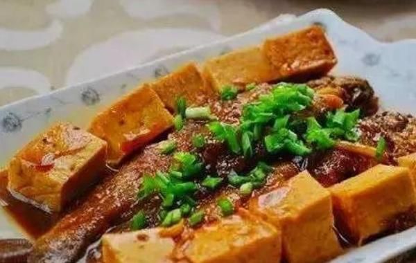 美食严选 千叶焖小黄鱼 豌豆烩豆腐 虾仁炒蛋 黄花菜炒蛋做法 快资讯