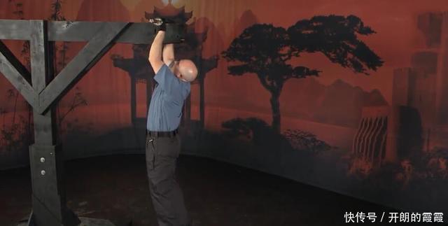 四棱锏&这把老外复原的中国古代四棱锏,威力骇人,测试起来简直太残暴