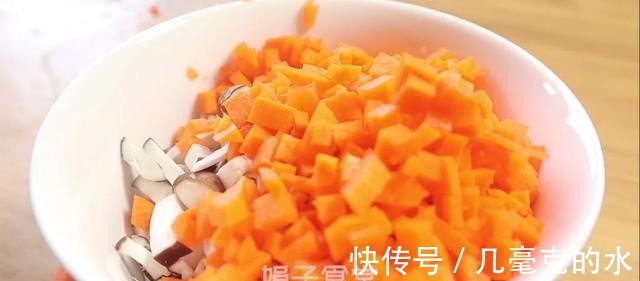 包子这样做,柔软鲜嫩,不用揉面、不用擀皮,做法简单又营养!