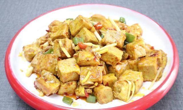 豆腐里打两个鸡蛋,没想到这么好吃,外焦里嫩,比红烧肉还香