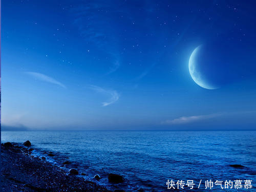 诗人半夜失眠写下一首诗,意境唯美动人,短短28个字,流传千古