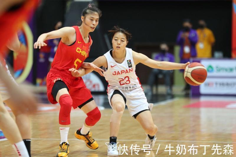 女篮|大好局面遗憾失冠！中国女篮迎来最难时刻，名记建议换帅