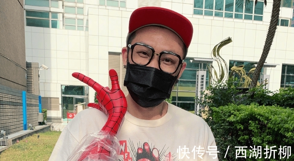 热狗|这款综艺大快人心，丝毫不包容“劣迹艺人”，霍尊退录热狗下线！