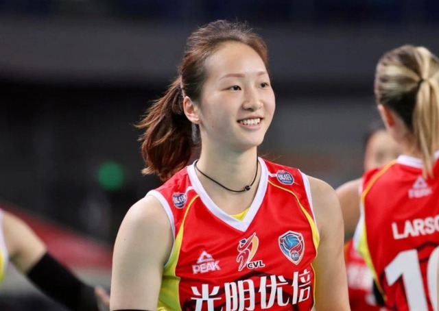 仲慧|两大小钢炮活力四射!跳发快速进攻势如破竹,女排矮主攻涌现黑马