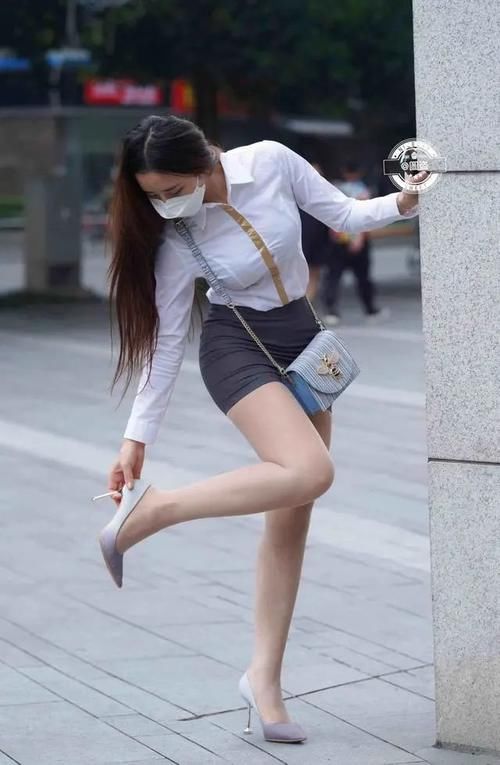 飘逸|炫耀夺目的连衣裙穿出时尚潮流感，穿出优雅浪漫的气息，飘逸潇洒