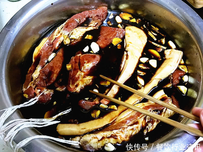 好吃|过年不准备点腊肉可不行,家庭版腊肉,色泽红润非常好吃!