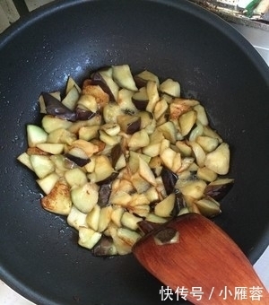 茄子百吃不厌的做法，美味又下饭，做法简单，大人小孩都爱吃