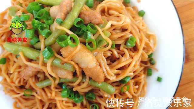 面条别再水煮了，换种新吃法，比凉拌的好吃百倍，我家一周吃5次