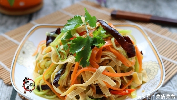 这几样食材搭配,简单又营养,焯一焯拌一拌即可,清理肠道垃圾