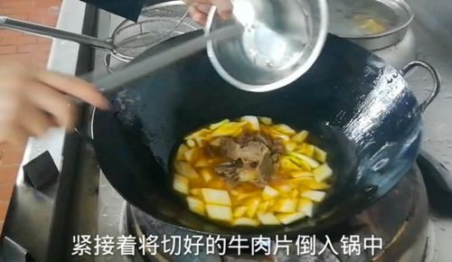 炖牛肉|粉丝白菜炖牛肉咋做好吃又下饭？看大厨操作后，原来关键差这一步