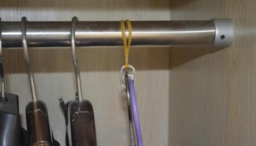 今天才知道，易拉罐拉环上套根橡皮筋，有一个隐藏实用功能，太棒了