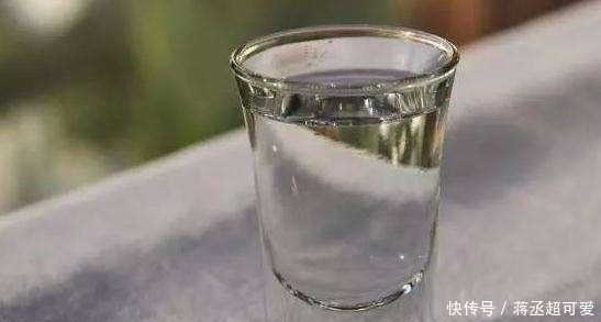 喜欢|辟谣:长肾结石是因为水里面有水垢?其实肾结石更喜欢2类人