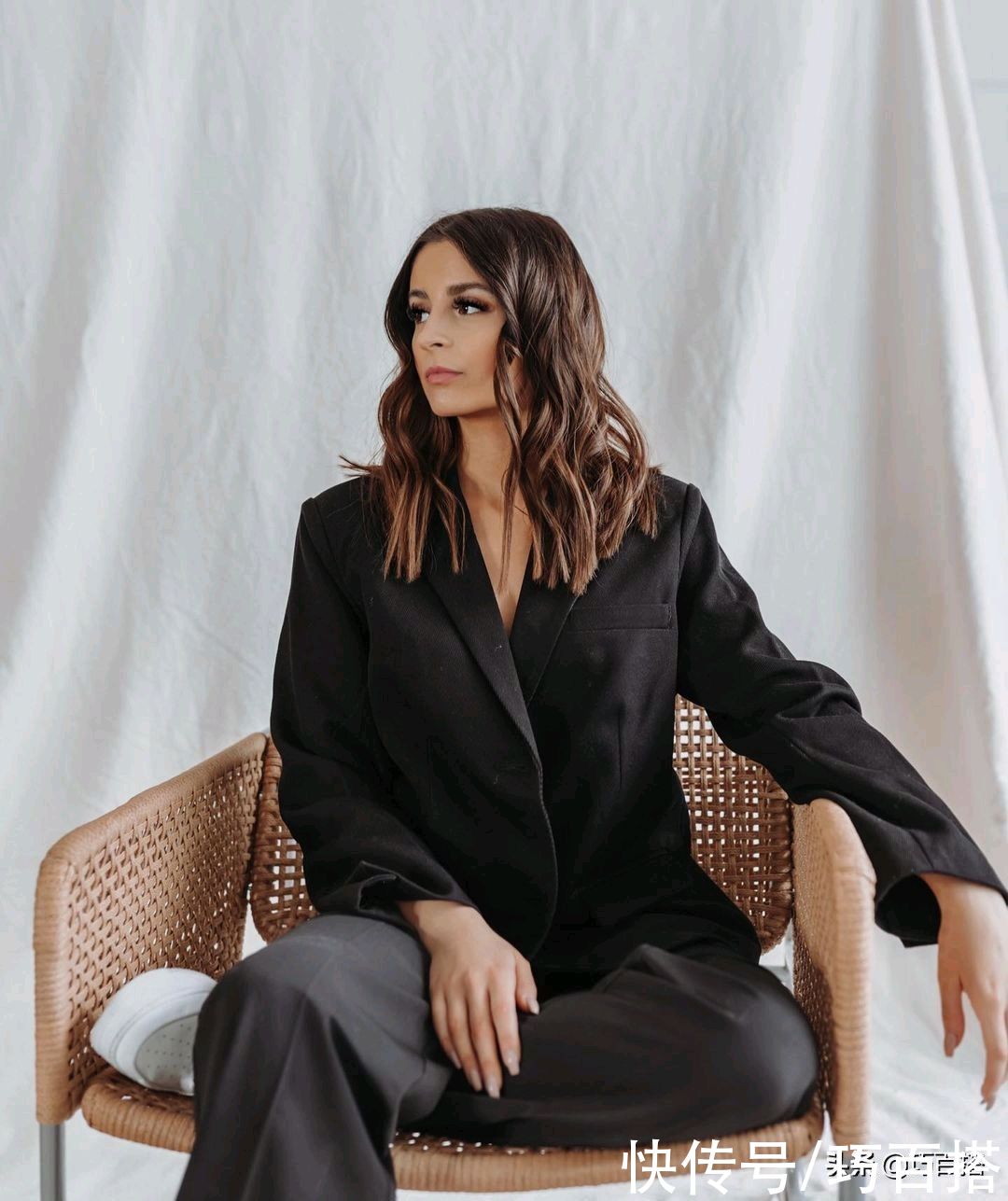 早春穿搭太有格调了，既能保证温度又能展示风度，小面积露肉绝了